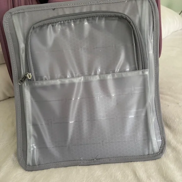 Travelpro Maxlite 5 Rolling Undersesat Carry-On - Picture 5 of 12